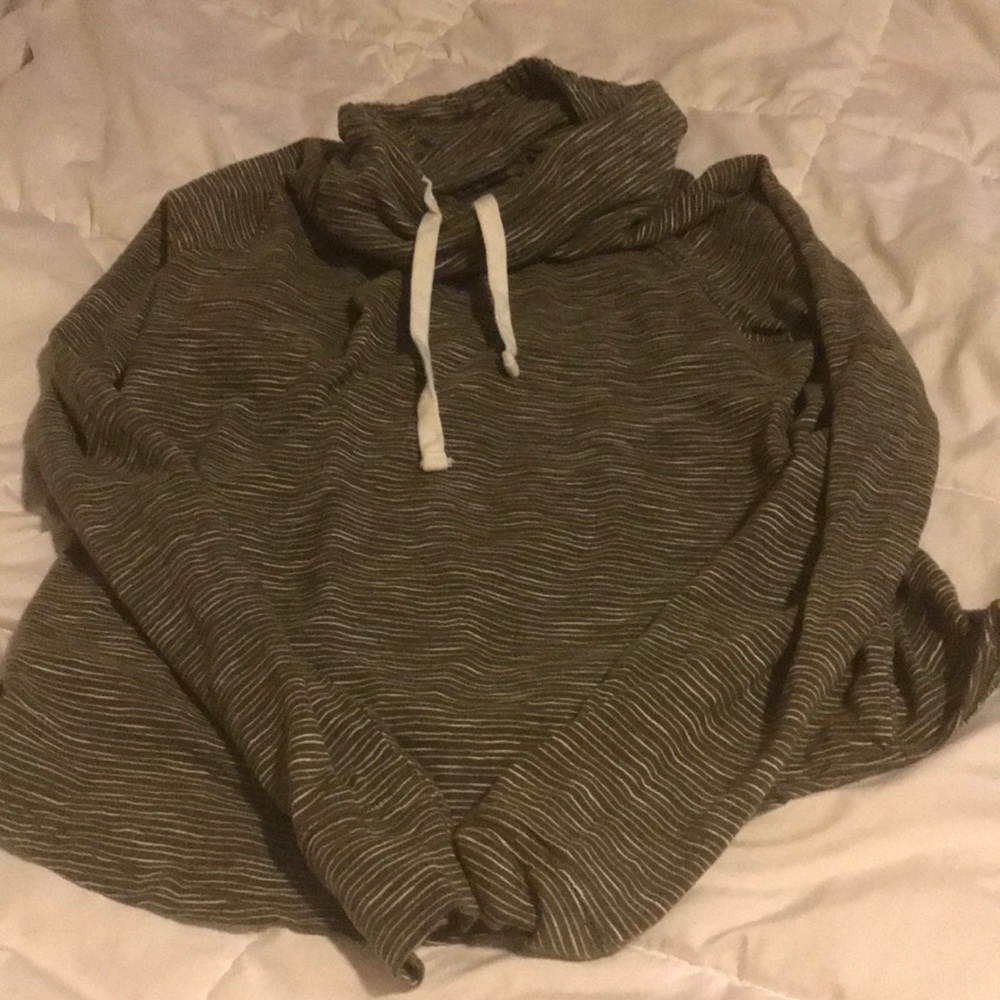 Turtle neck scooped neck sweater